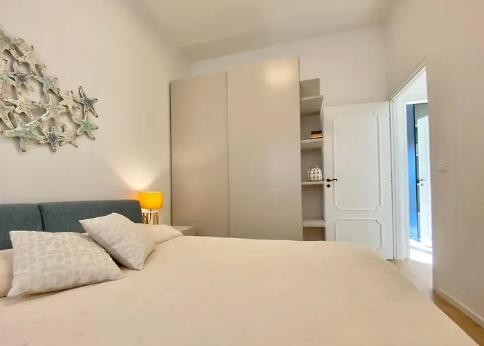 Casaviva-Stylish Trilo With Ac-Shared Pool-Parking