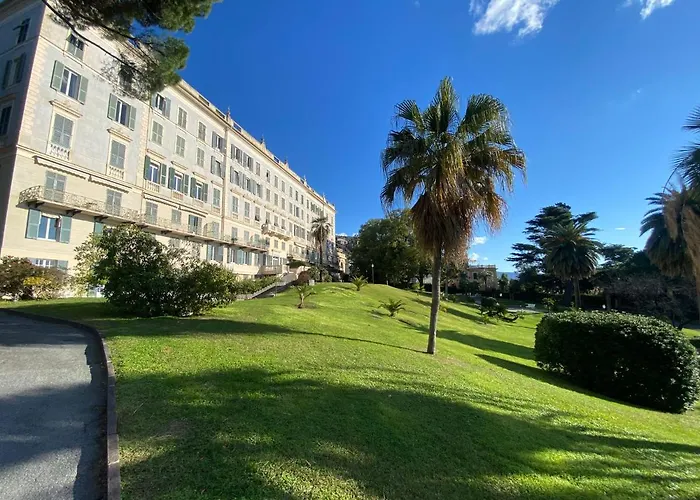 Casaviva-Stylish Trilo With Ac-Shared Pool-Parking